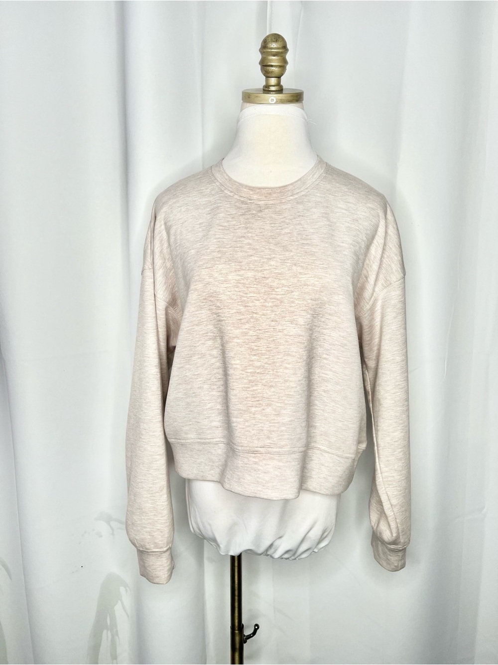 ❗️NWOT❗️YOGALICIOUS  CROPPED CREWNECK SWEATSHIRT OATMEAL HEATHER WOMEN’S SIZE L